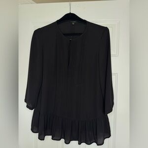 2/$20💥 Banana Republic Black Blouse with Ruffle Hem